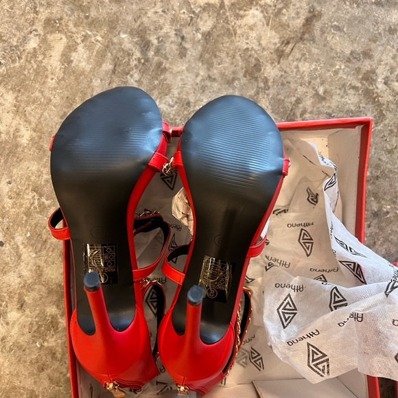 Red heels - Picture 4 of 7